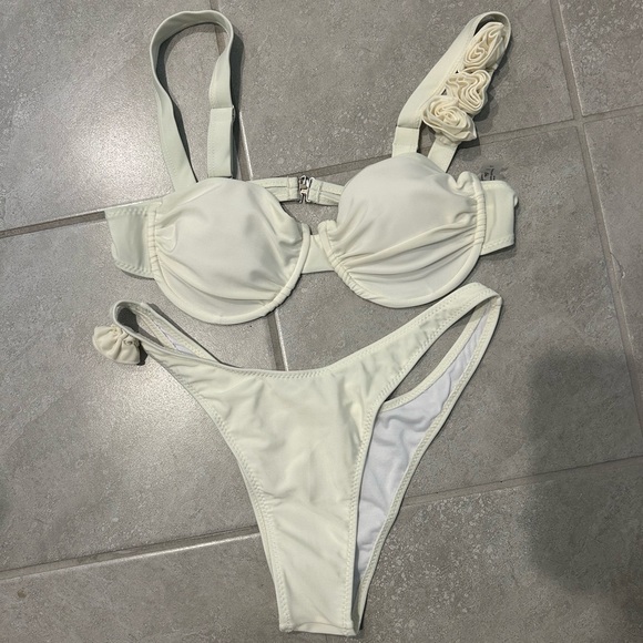 Ivory Rosette Bikini - Picture 2 of 3